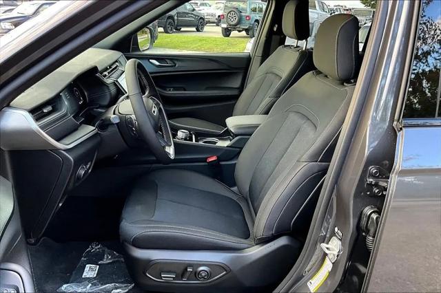 2025 Jeep Grand Cherokee Laredo X 4x4