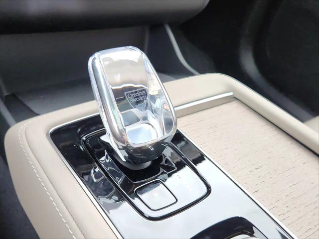 2026 Volvo XC90 Ultra Dark Theme, B6 AWD Gas (mild hybrid), Gasoline, 7 Seats