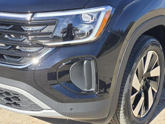 2026 Volkswagen Atlas Cross Sport SE with Technology
