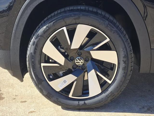 2026 Volkswagen Atlas Cross Sport SE with Technology