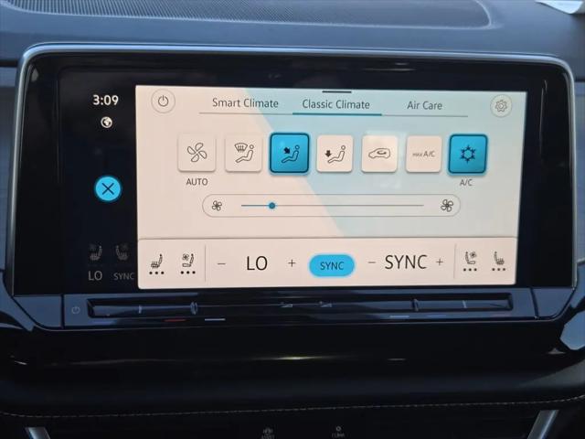 2026 Volkswagen Atlas Cross Sport SE with Technology