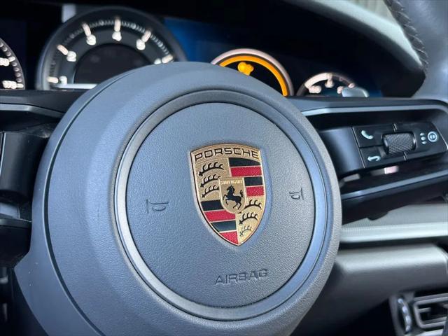 2021 Porsche 911 Carrera 4 Cabriolet