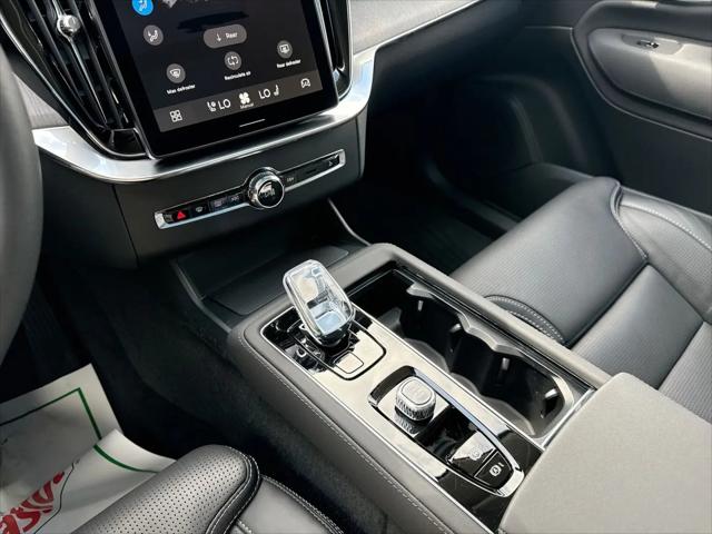 2026 Volvo XC90 Ultra, B6 AWD Gas mild hybrid, Gasoline, Bright, 7 Seats