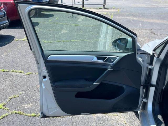 2016 Volkswagen e-Golf SE