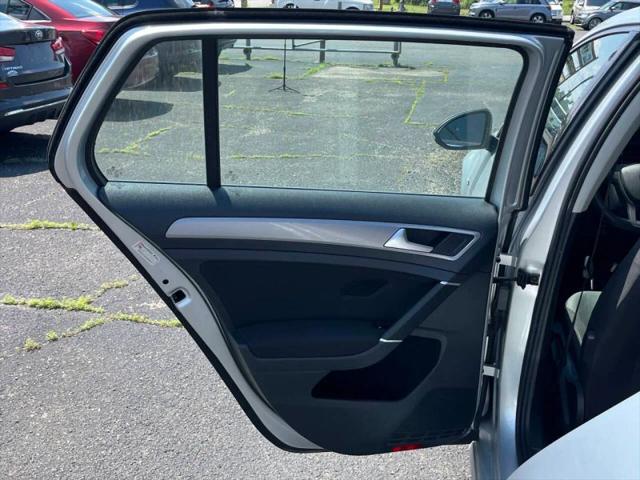 2016 Volkswagen e-Golf SE