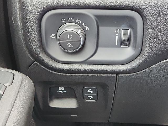 2025 Ram 1500 Lone Star Crew Cab 4x2 57 Box