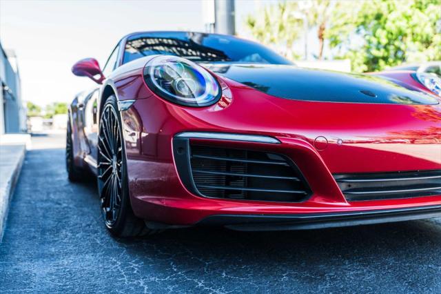 2018 Porsche 911 Carrera