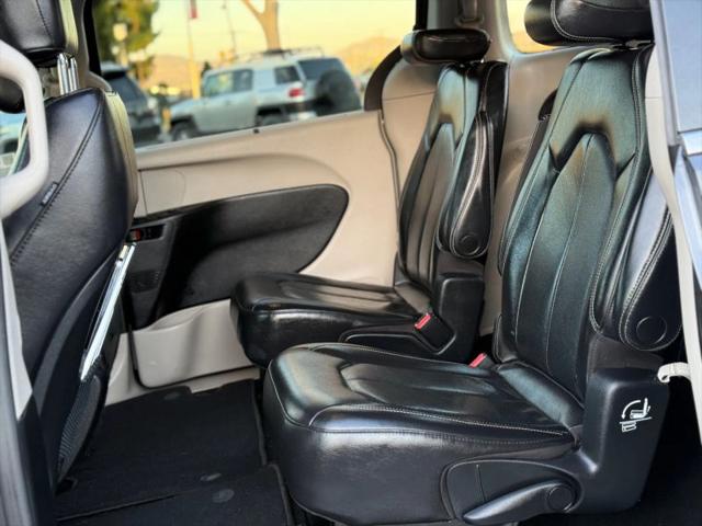2022 Chrysler Pacifica Touring L