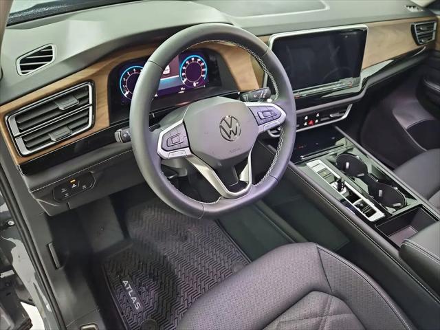 2026 Volkswagen Atlas SE with Technology