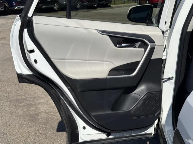2022 Toyota RAV4 Hybrid XLE