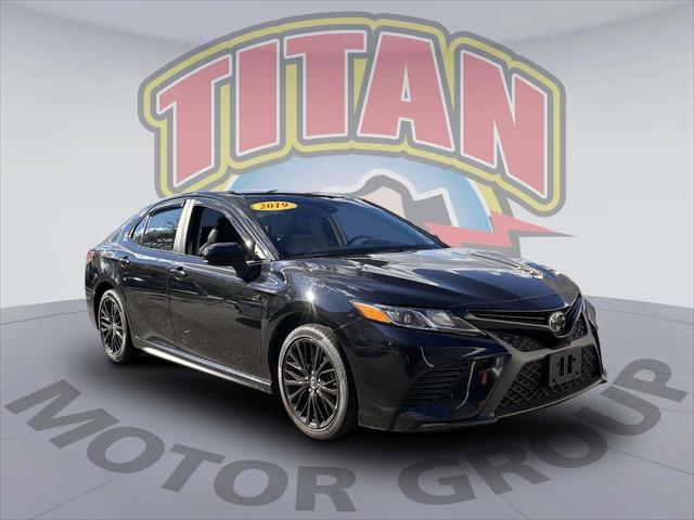 2019 Toyota Camry SE [12]