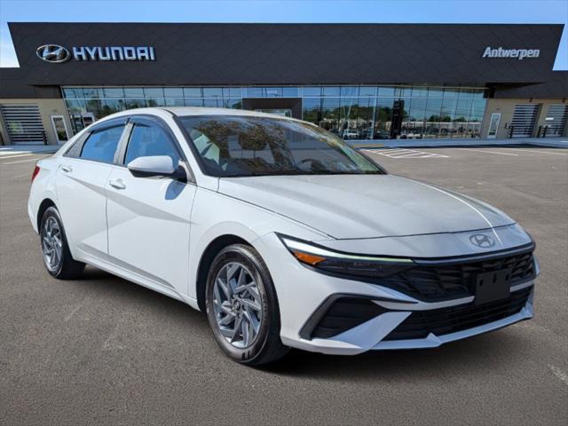 2024 Hyundai Elantra SEL 2024 Hyundai Elantra SEL