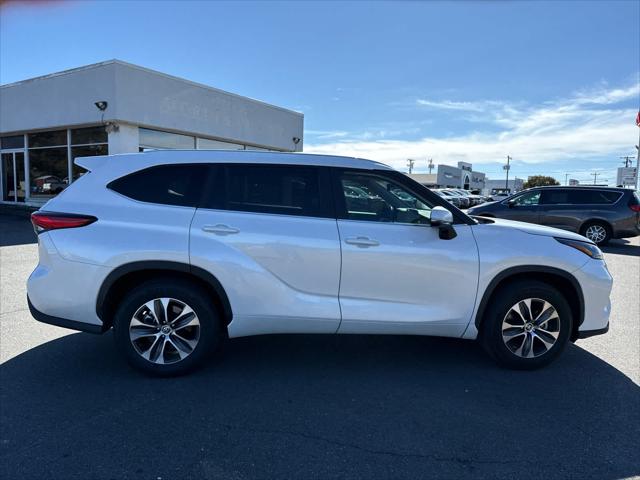 2023 Toyota Highlander Platinum 2023 Toyota Highlander Platinum