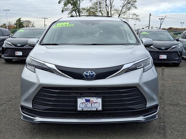 2024 Toyota Sienna LE