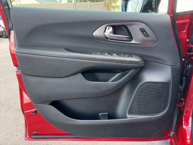 2026 Chrysler Pacifica Select AWD