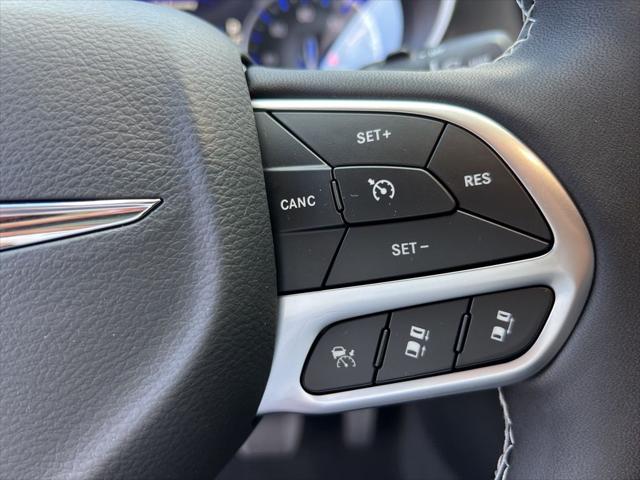 2026 Chrysler Pacifica Select AWD
