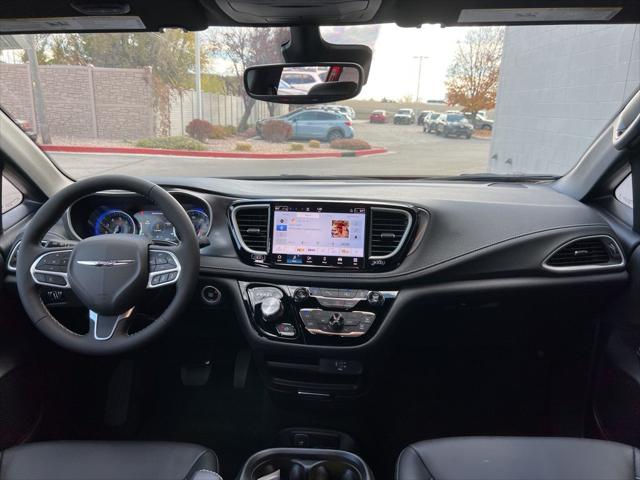 2026 Chrysler Pacifica Select AWD