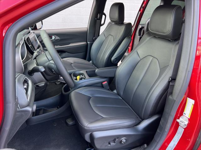 2026 Chrysler Pacifica Select AWD