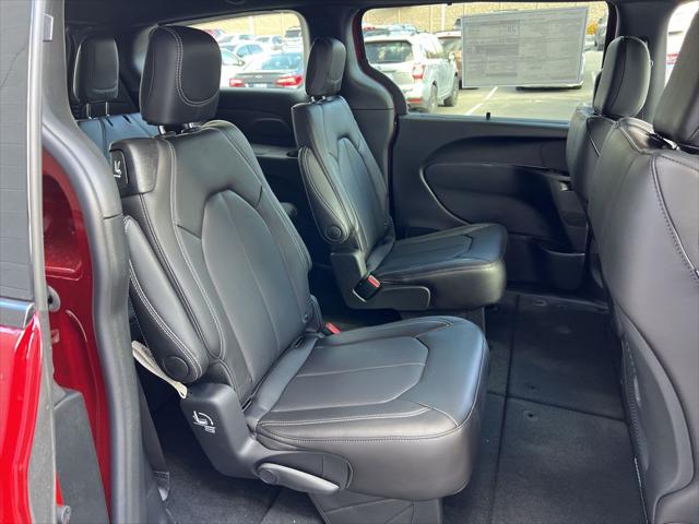 2026 Chrysler Pacifica Select AWD