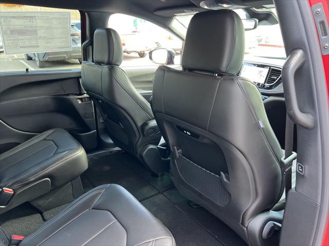 2026 Chrysler Pacifica Select AWD