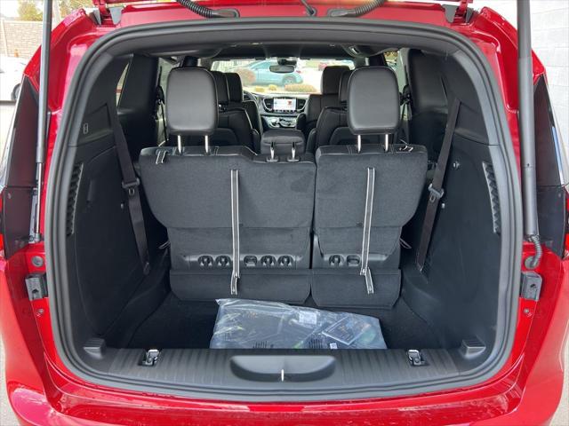 2026 Chrysler Pacifica Select AWD