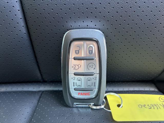2026 Chrysler Pacifica Select AWD