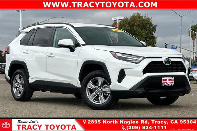 2025 Toyota RAV4 XLE's photo