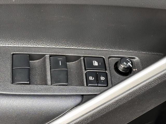 2022 Toyota Corolla Cross LE [11]