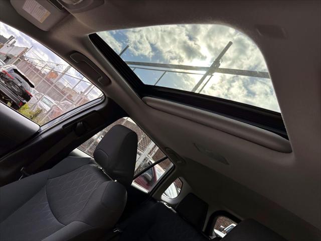 2022 Toyota Corolla Cross LE [13]