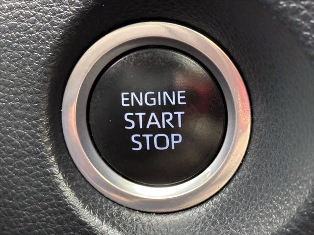 2022 Toyota Corolla Cross LE [27]