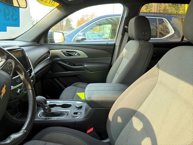 2022 Chevrolet Traverse AWD LT Cloth