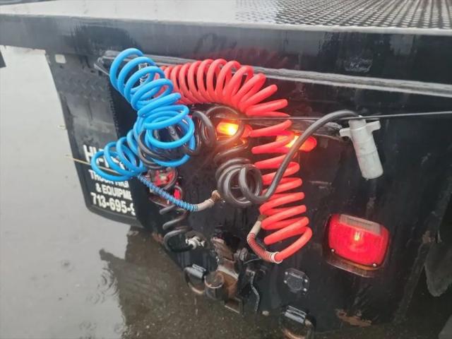 2004 Freightliner M2 M2 106 Business Class Regular Cab