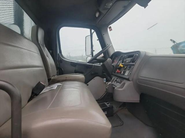 2004 Freightliner M2 M2 106 Business Class Regular Cab