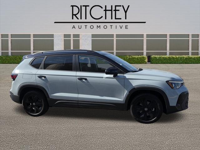 2025 Volkswagen Taos SE Black