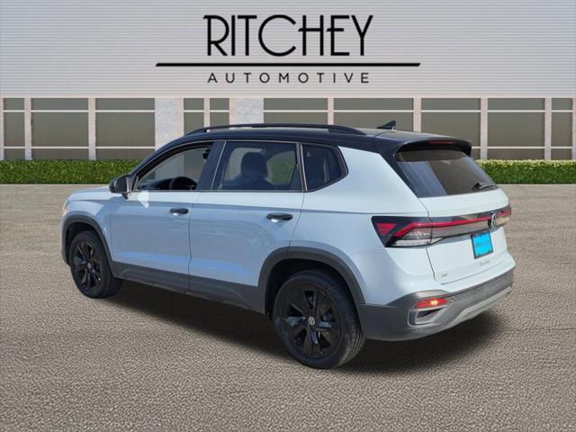 2025 Volkswagen Taos SE Black
