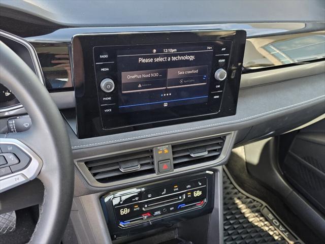2025 Volkswagen Taos SE Black
