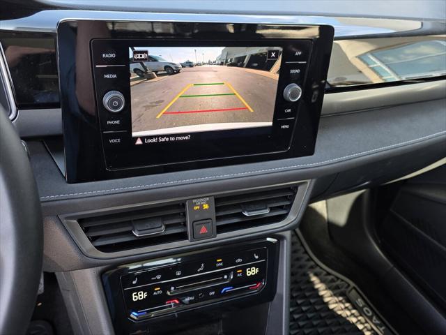 2025 Volkswagen Taos SE Black