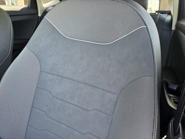 2025 Volkswagen Taos SE Black