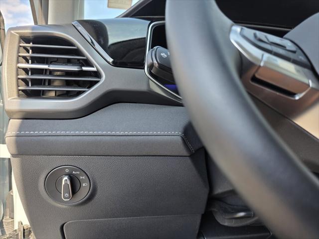 2025 Volkswagen Taos SE Black