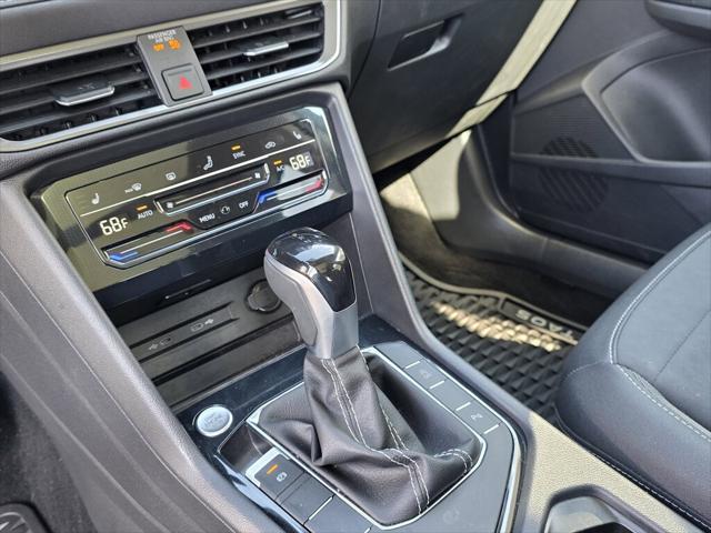 2025 Volkswagen Taos SE Black