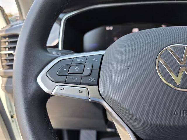 2025 Volkswagen Taos SE Black