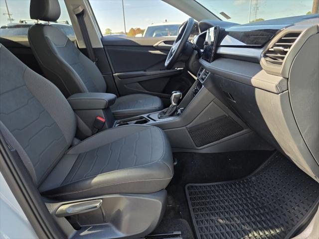 2025 Volkswagen Taos SE Black