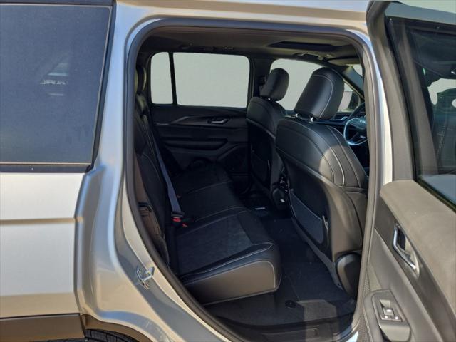 2025 Jeep Grand Cherokee Altitude X 4x2