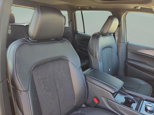 2025 Jeep Grand Cherokee Altitude X 4x2