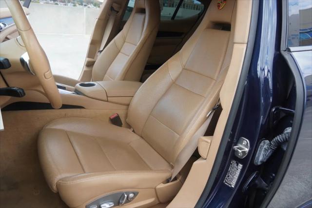 2011 Porsche Panamera 2