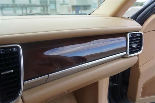 2011 Porsche Panamera 2
