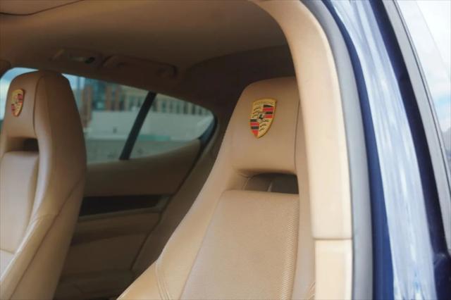 2011 Porsche Panamera 2