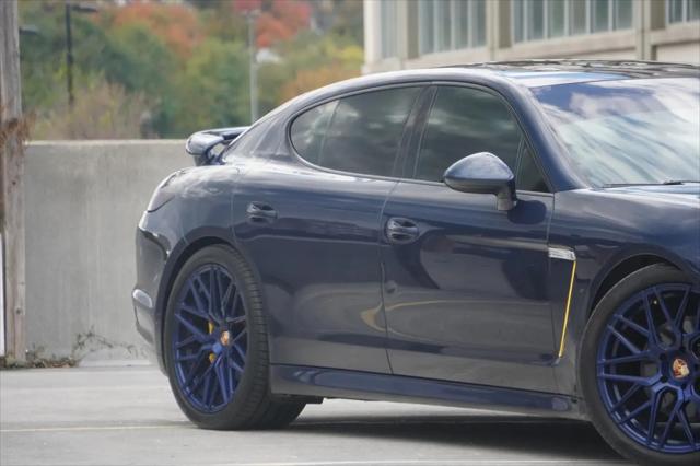 2011 Porsche Panamera 2