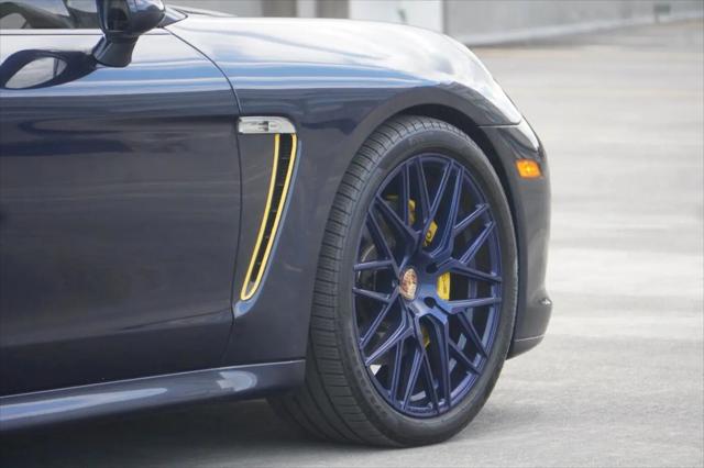 2011 Porsche Panamera 2