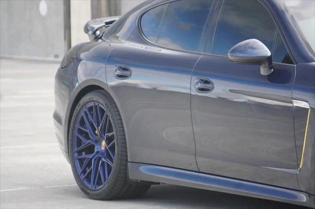 2011 Porsche Panamera 2